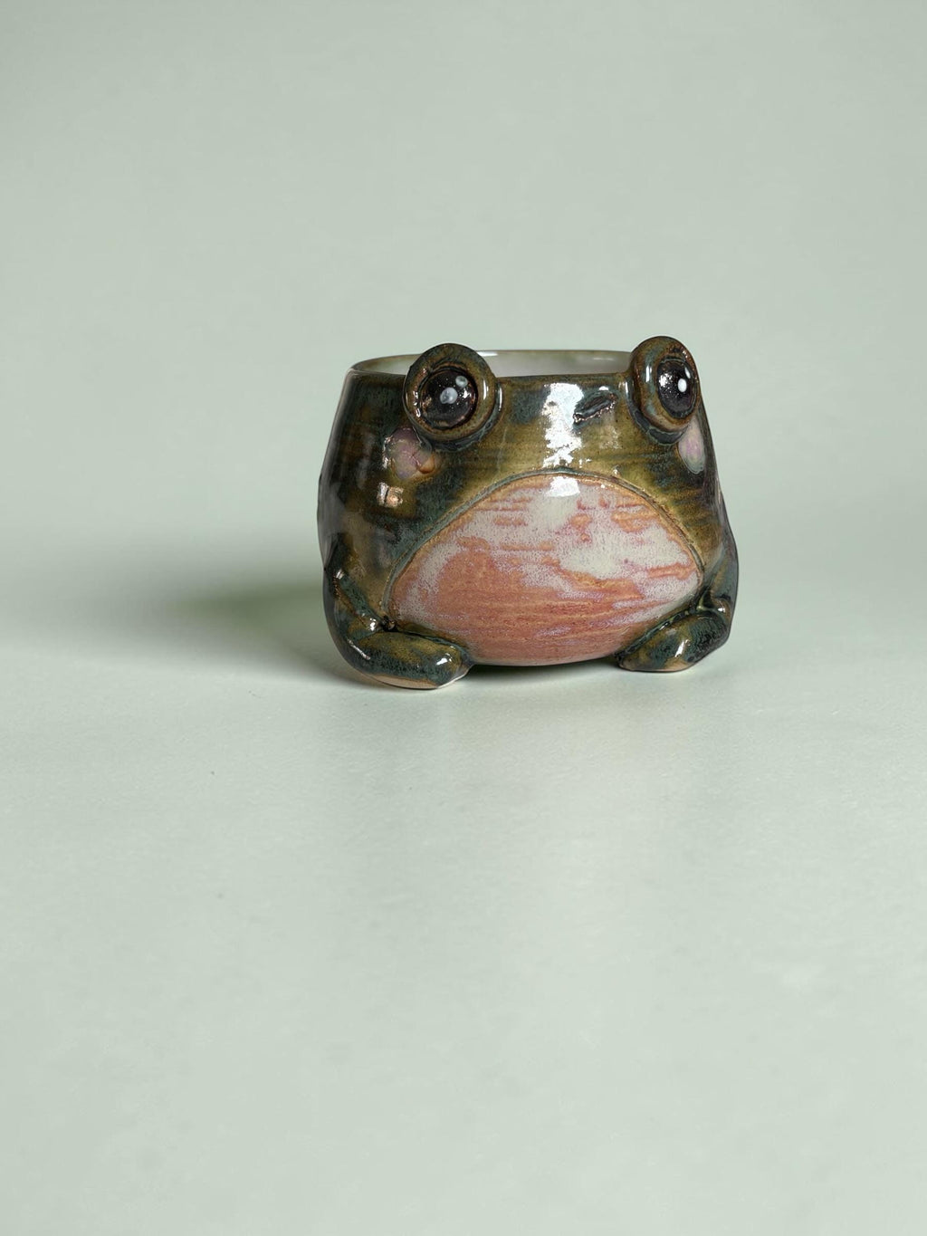 Tasse espresso grenouille grumpy verte faite main- Mug céramique artisanal - petite tasse kawaii pour café - idée cadeau original