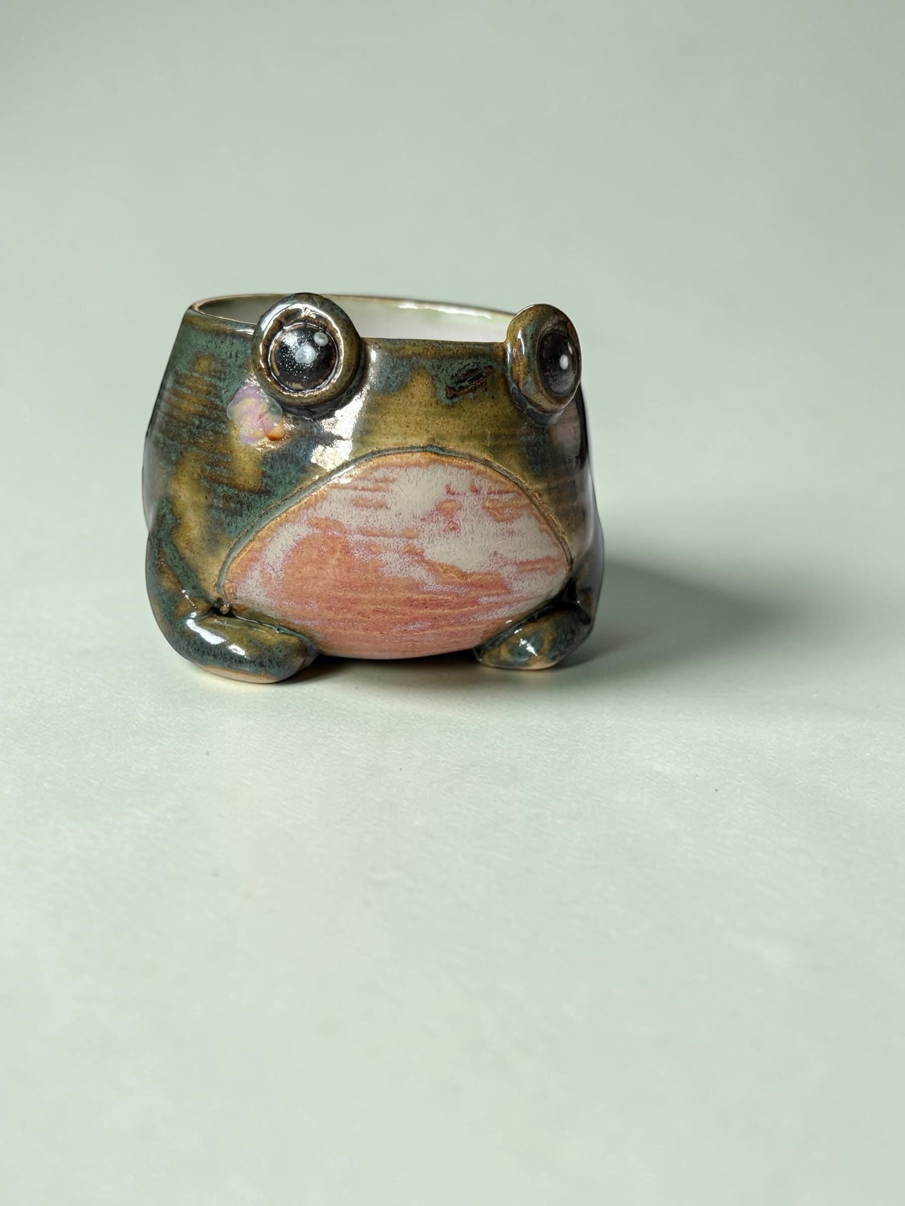 Tasse espresso grenouille grumpy verte faite main- Mug céramique artisanal - petite tasse kawaii pour café - idée cadeau original