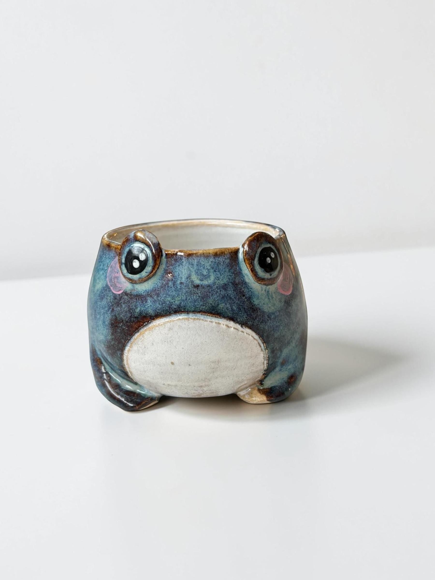 Tasse espresso grenouille grumpy faite main- Mug céramique artisanal - petite tasse kawaii pour café - idée cadeau original
