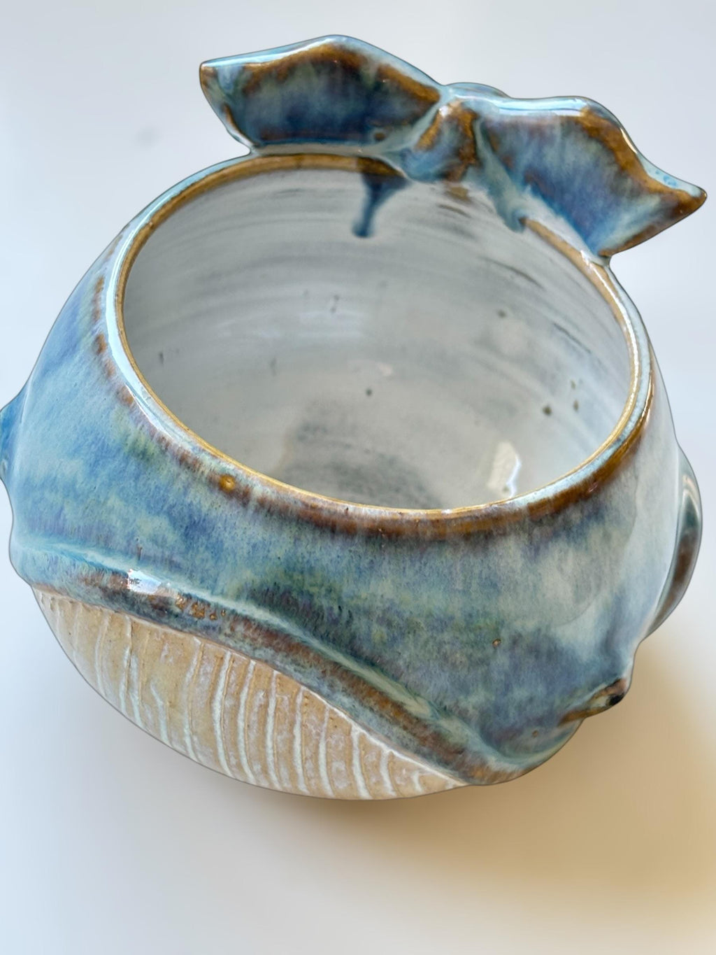 Tasse Baleine — Rivage - céramique faite main – Mug artisanal unique – Tasse océan originale – Cadeau – Coffee cup whale handmade