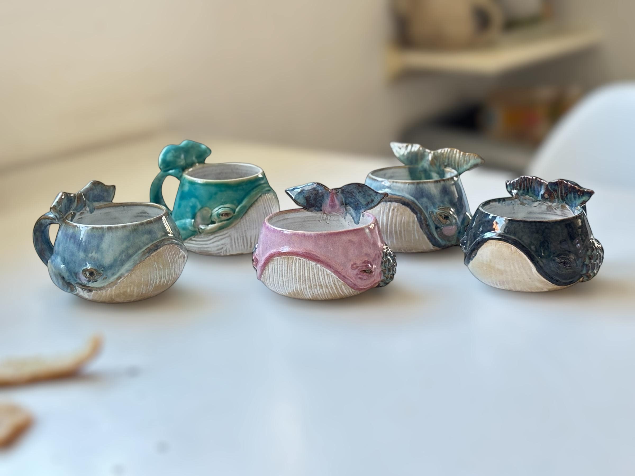 Tasse Baleine — Brume Grise - céramique faite main – Mug artisanal unique – Tasse océan originale – Cadeau – Coffee cup whale handmade