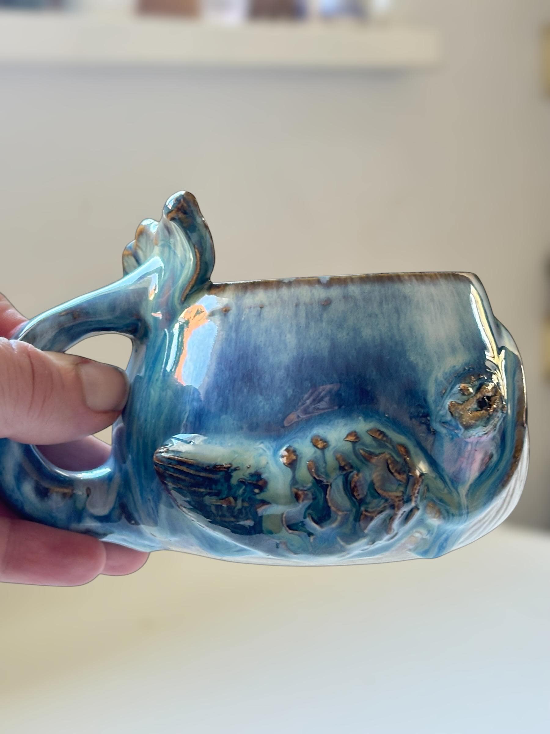 Tasse Baleine — Brume Grise - céramique faite main – Mug artisanal unique – Tasse océan originale – Cadeau – Coffee cup whale handmade