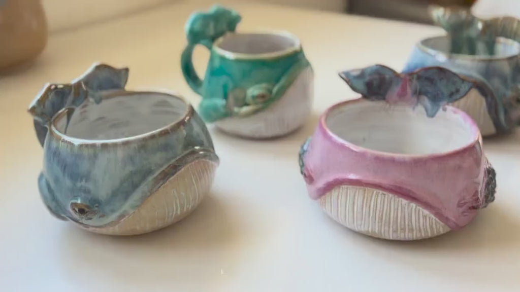 Tasse Baleine — Abime bleue Nuit - céramique faite main – Mug artisanal unique – Tasse océan originale – Cadeau  – Coffee cup whale handmade