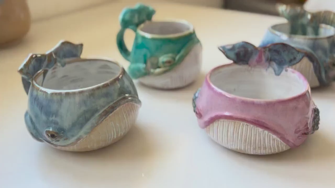 Tasse Baleine — Abime bleue Nuit - céramique faite main – Mug artisanal unique – Tasse océan originale – Cadeau  – Coffee cup whale handmade